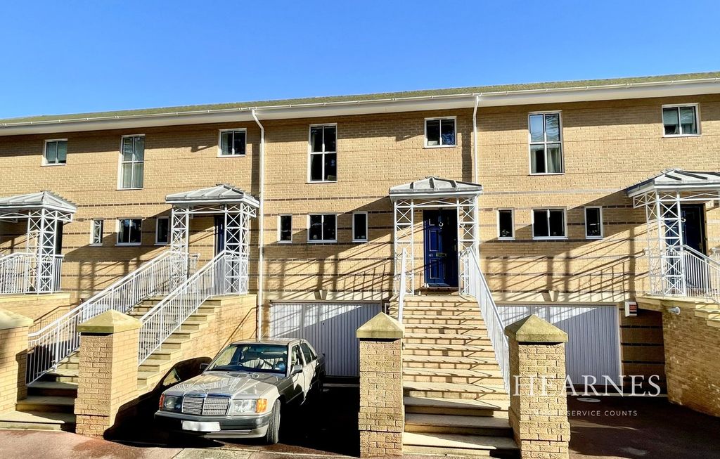 Property photo 1 of 28
