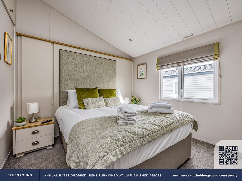 Property photo 3 of 32 Bedroom