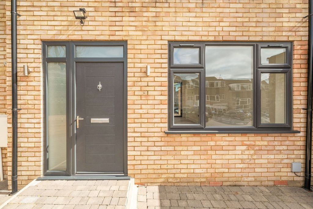 Property photo 1 of 25