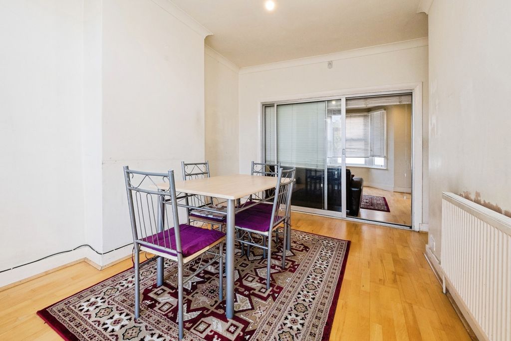 Property photo 3 of 18 Pbox-Img.Jpg