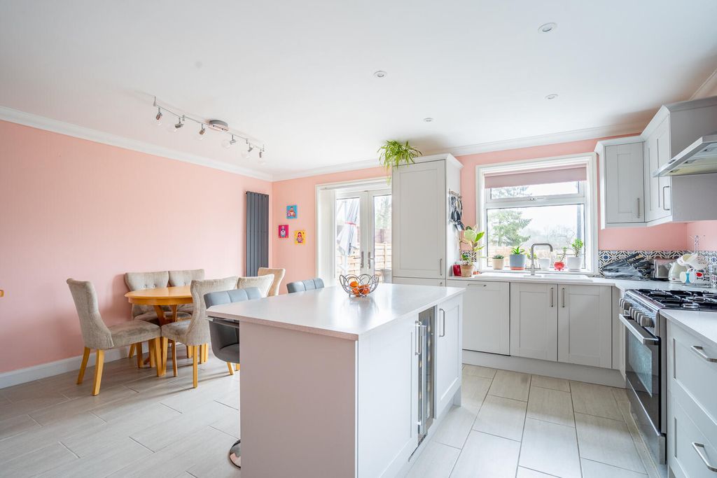 Property photo 3 of 20 Kitchen