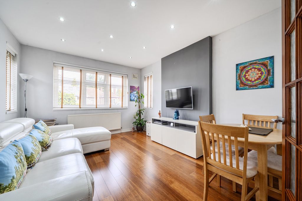 Property photo 2 of 18 1442546-17-69d8F9...