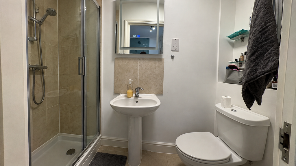 Property photo 3 of 7 Bathroom