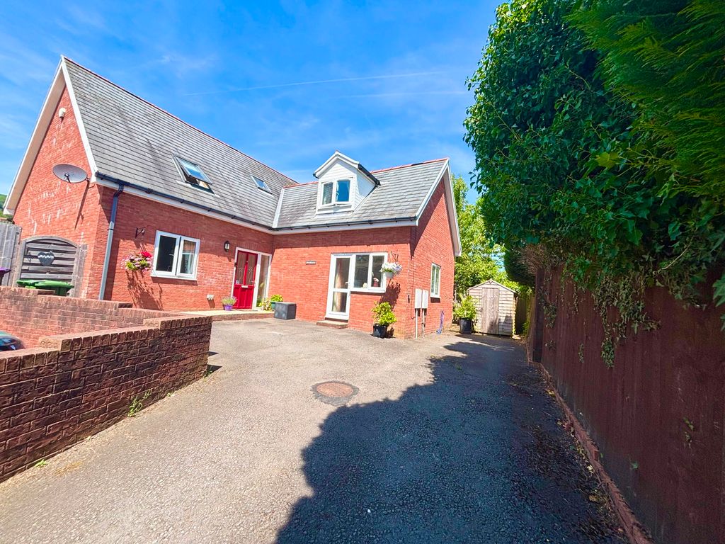 Property photo 1 of 40