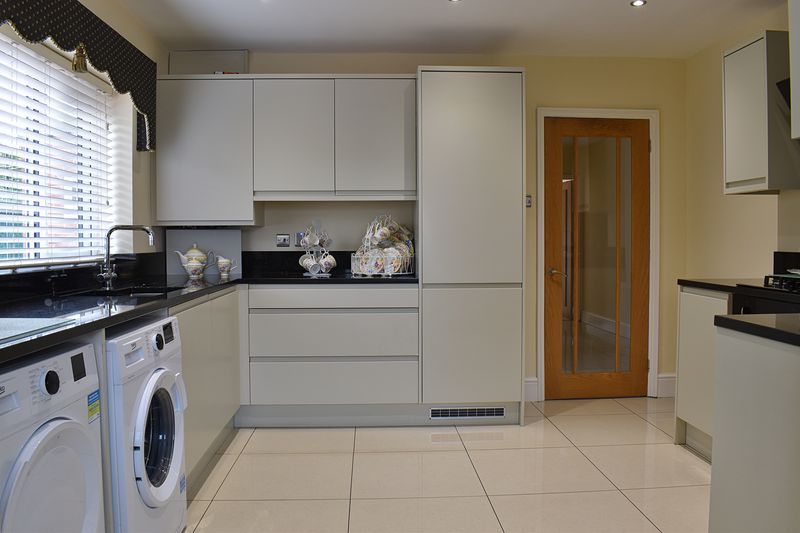 Property photo 2 of 19 Photo 9