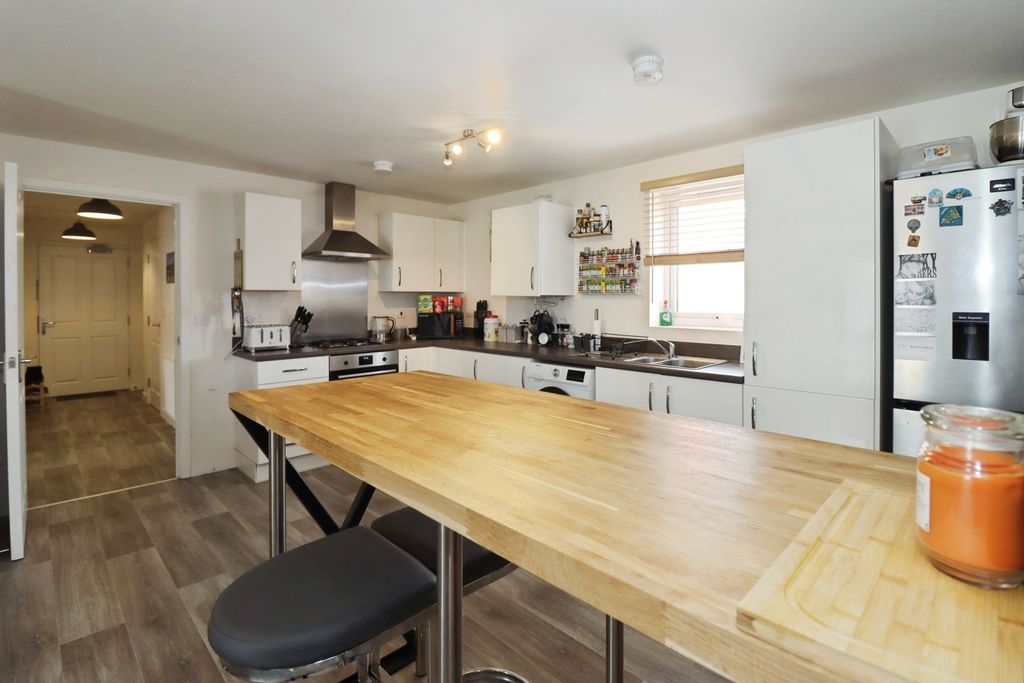 Property photo 3 of 17 Kitchen/Diner