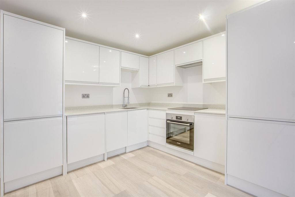 Property photo 3 of 9 Kitchen