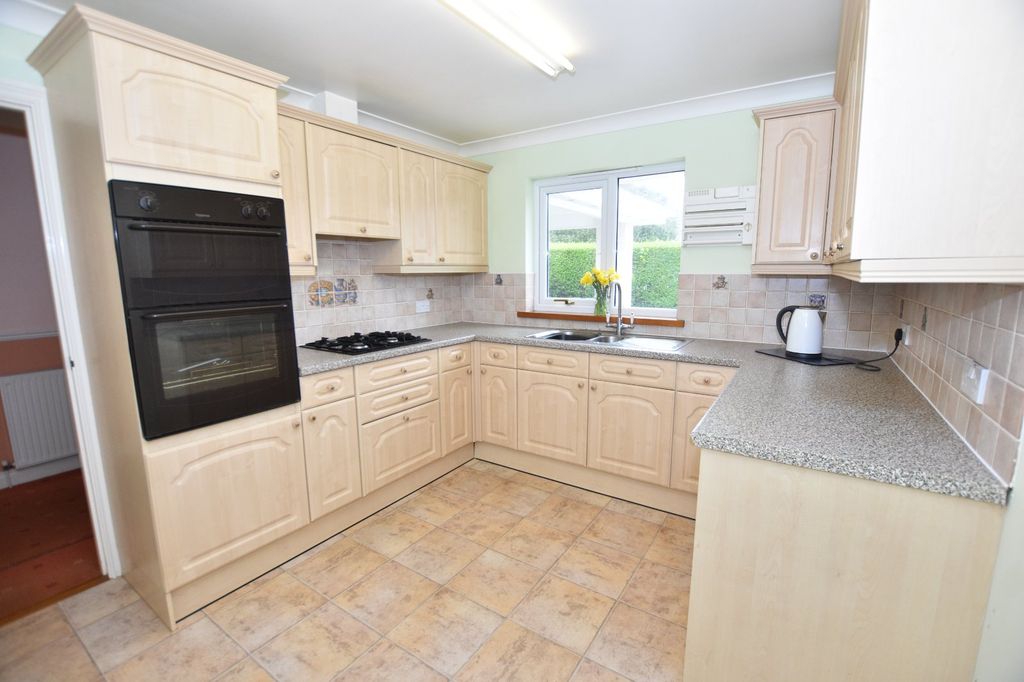 Property photo 3 of 21 Kitchen