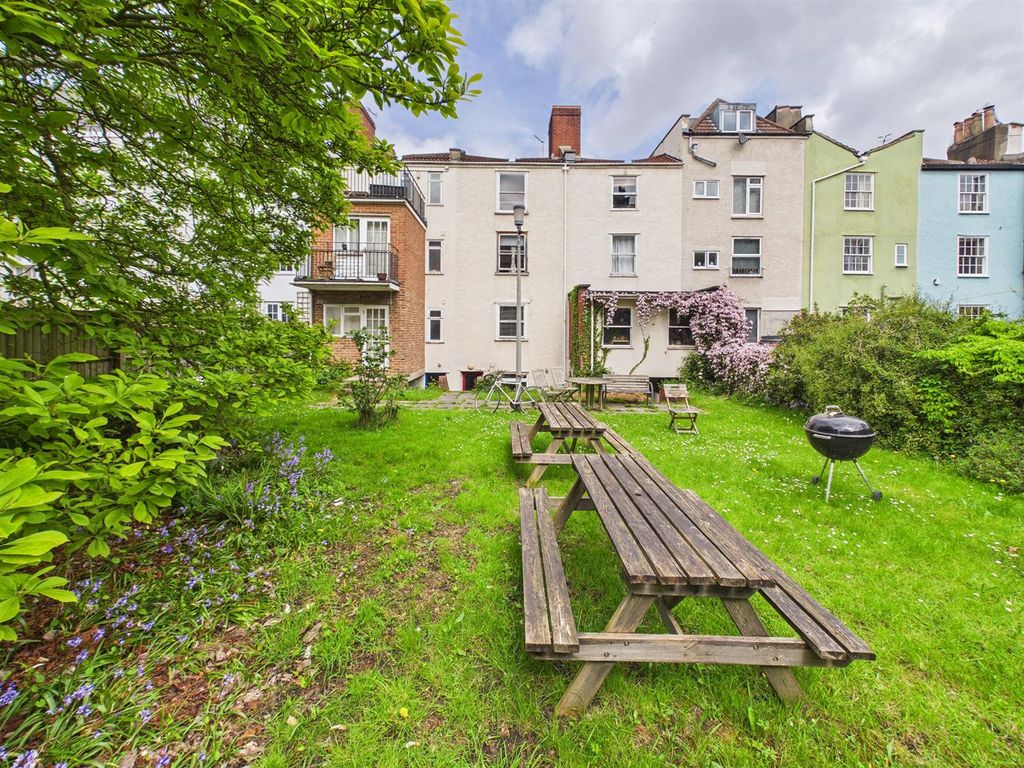 Property photo 3 of 16 3 - Georgian Townhouse For Auction, Redcliffe, Bri