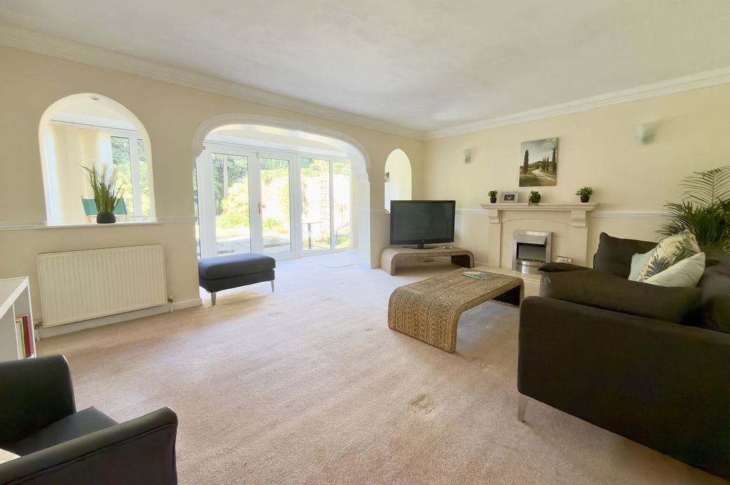 Property photo 2 of 21