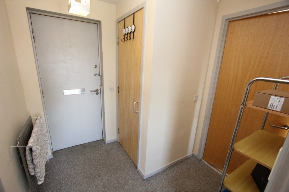 Property photo 3 of 9 Hall