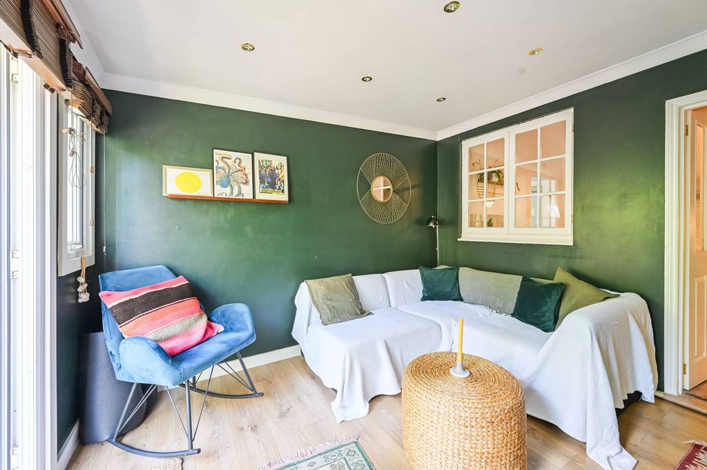 Property photo 3 of 20