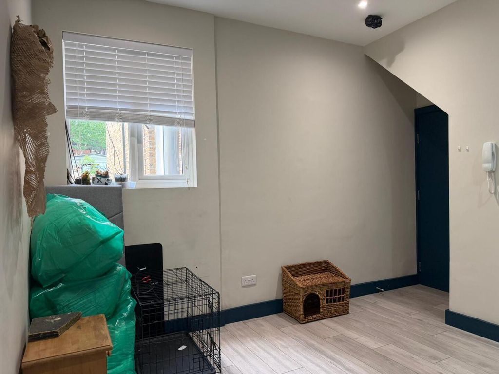 Property photo 3 of 10 Utility Room