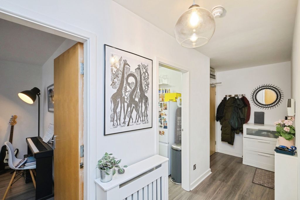 Property photo 2 of 20 Pbox-Img.Jpg