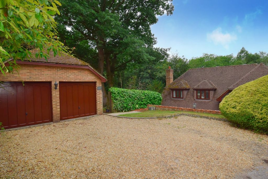 Property photo 2 of 28