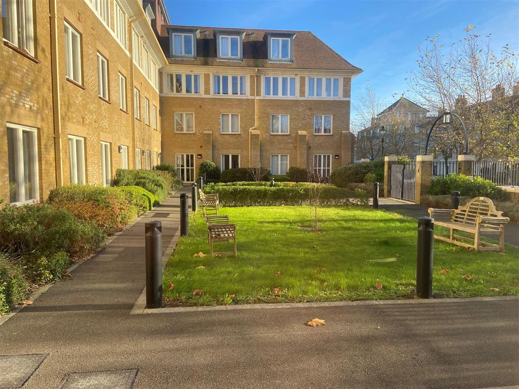 Property photo 1 of 13 Communal Garden