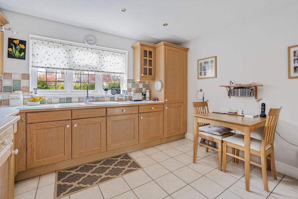 Property photo 3 of 22 Kitchen/Breakfast Room