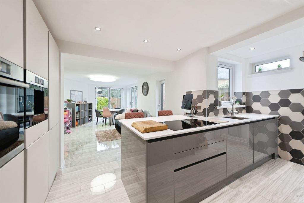 Property photo 3 of 18