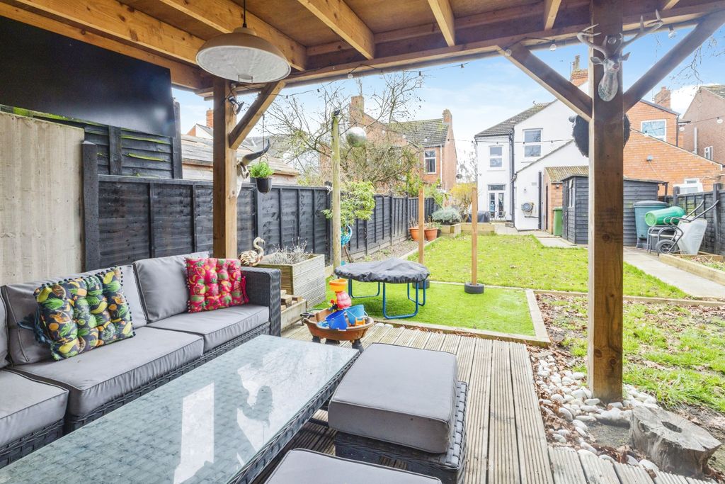 Property photo 2 of 20 2026-03-06-102Hykehamroad041