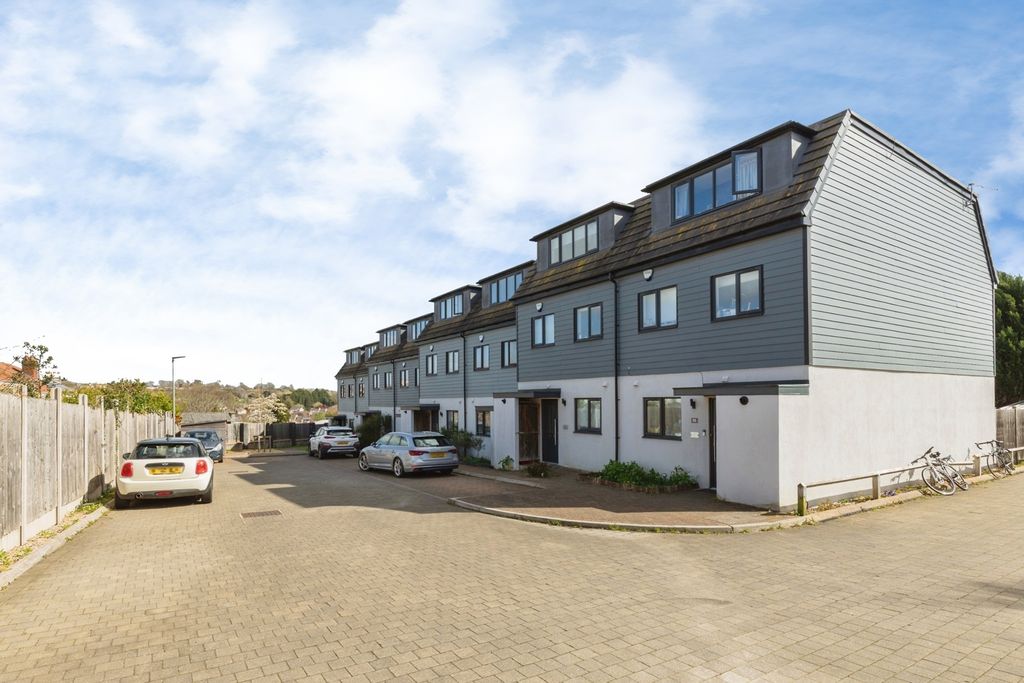 Property photo 2 of 21 Pbox-Img.Jpg