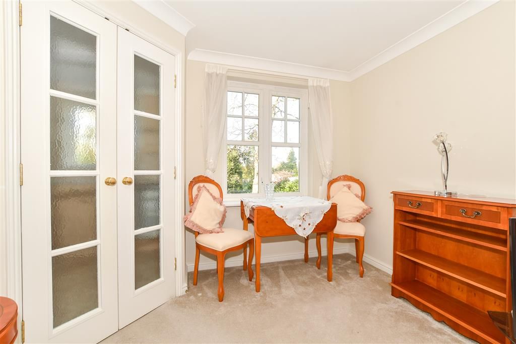 Property photo 1 of 8 Lounge