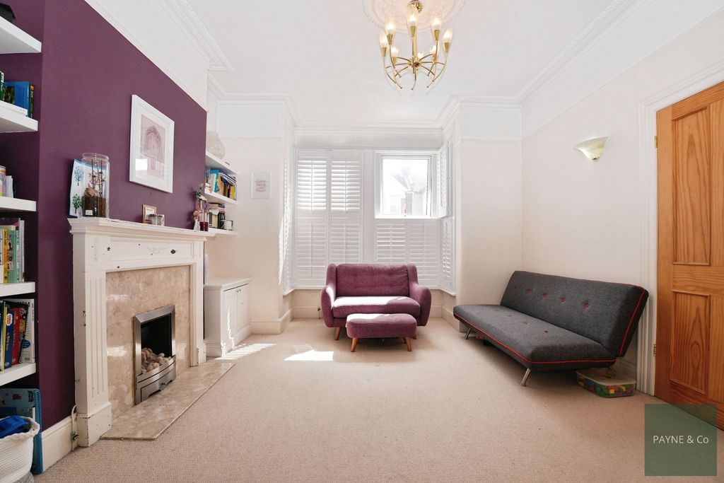 Property photo 2 of 17