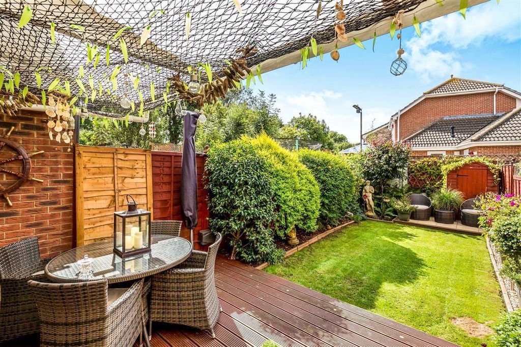 Property photo 3 of 11 Garden