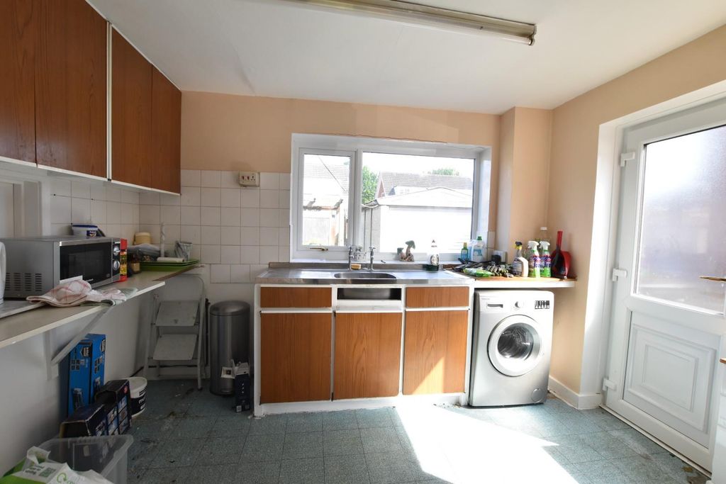 Property photo 2 of 17 Kitchen