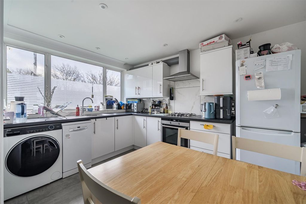 Property photo 3 of 21 1387539-8-693Aeb277B736.Jpg