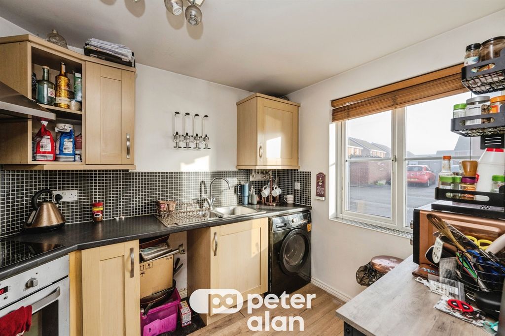 Property photo 3 of 12