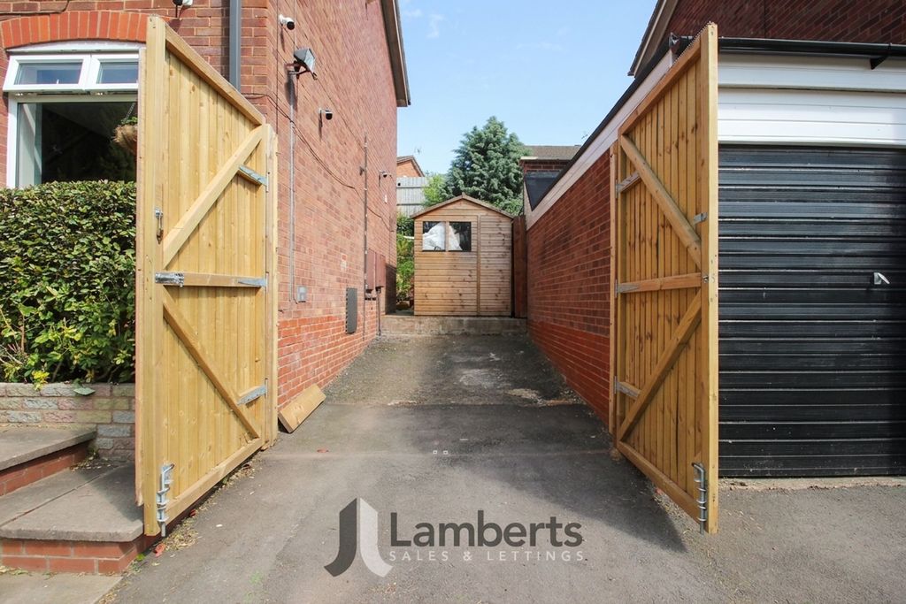Property photo 3 of 20 Gated Parking