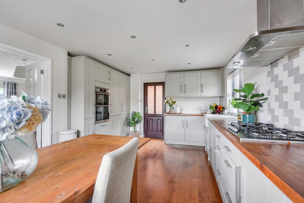 Property photo 2 of 33 Kitchen Diner_2.Jpeg