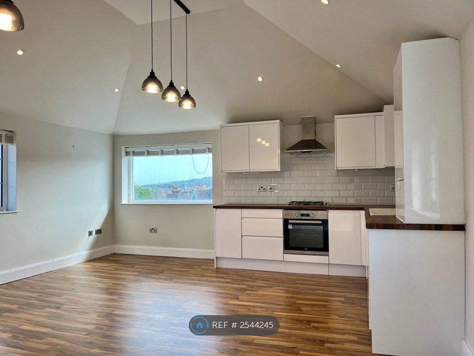 Property photo 1 of 8 Open Plan Vaulted Ceiling With Views Of The Downs