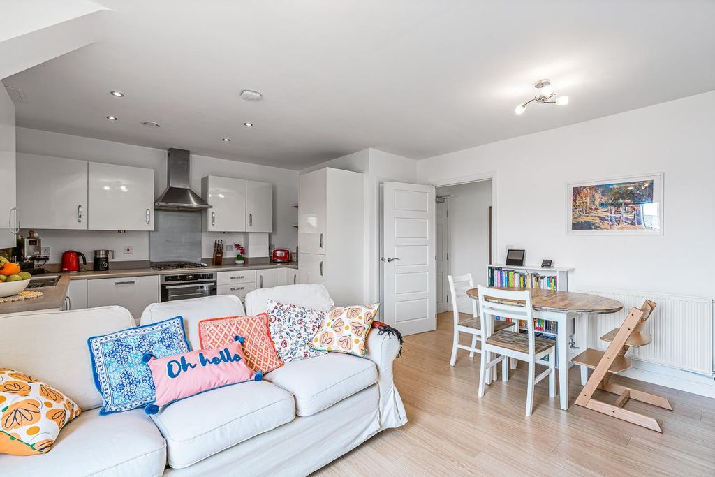 Property photo 2 of 15 Kingsmead-Small-2.Jpg