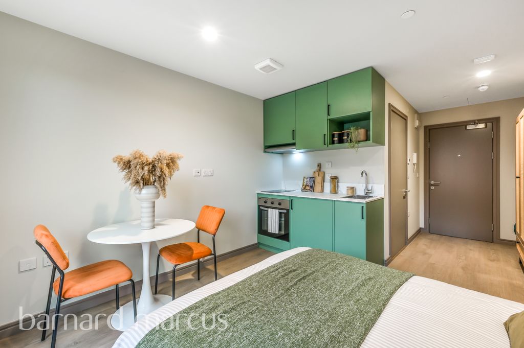 Property photo 1 of 7 Kitchen