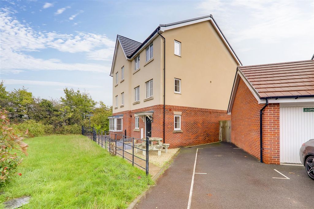 Property photo 2 of 17 Img_3826-Img_3828.Jpg