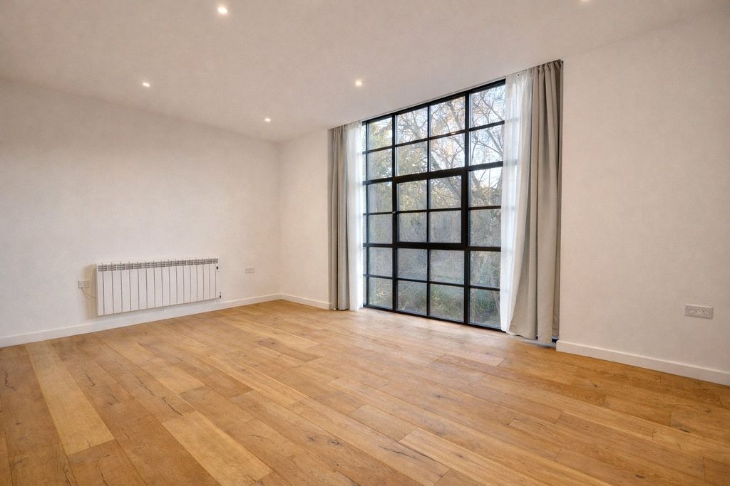 Property photo 3 of 12 Picture No. 25