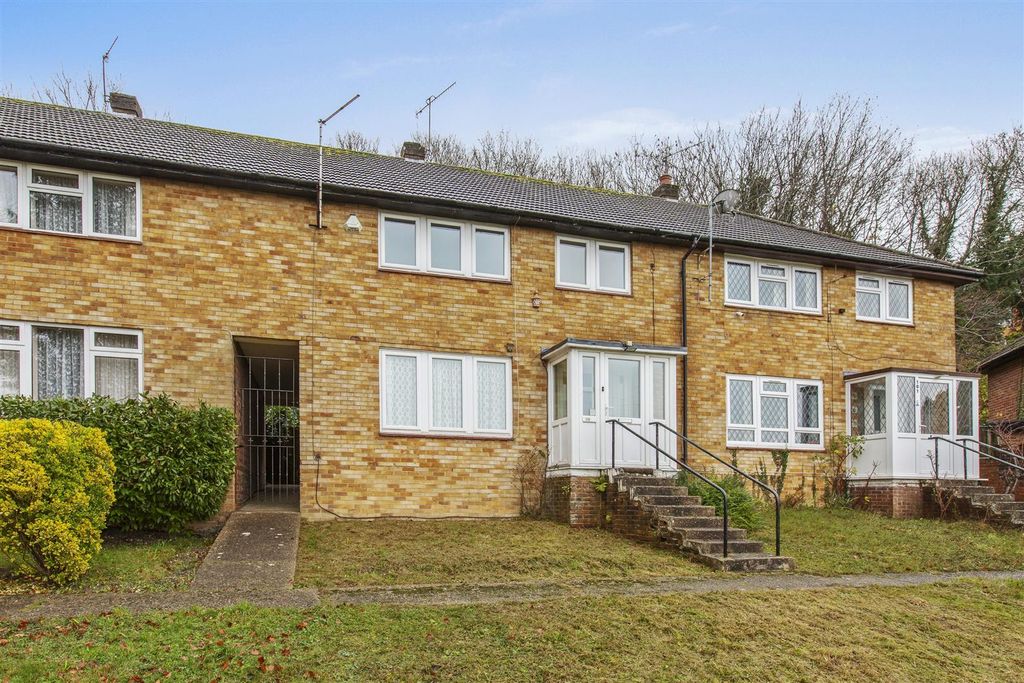 Property photo 1 of 16 99 Hawthorne Rd, Hp13 7Es-13.Jpg