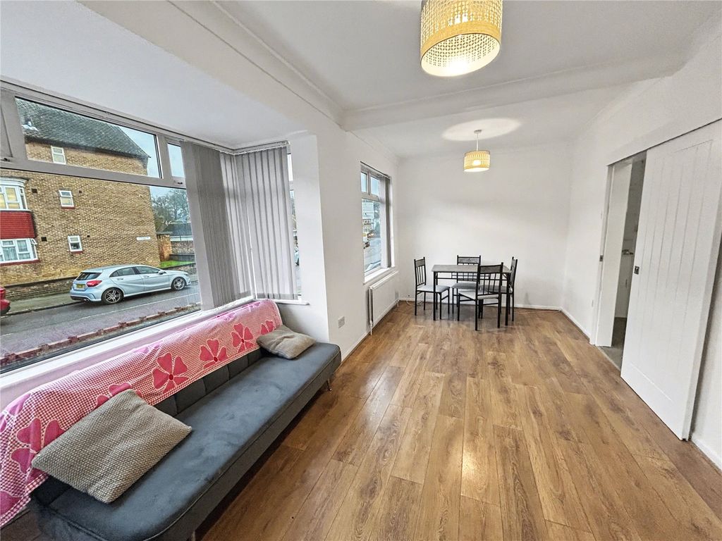 Property photo 2 of 9 Lounge