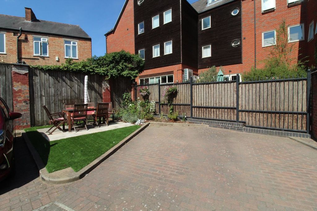 Property photo 2 of 12