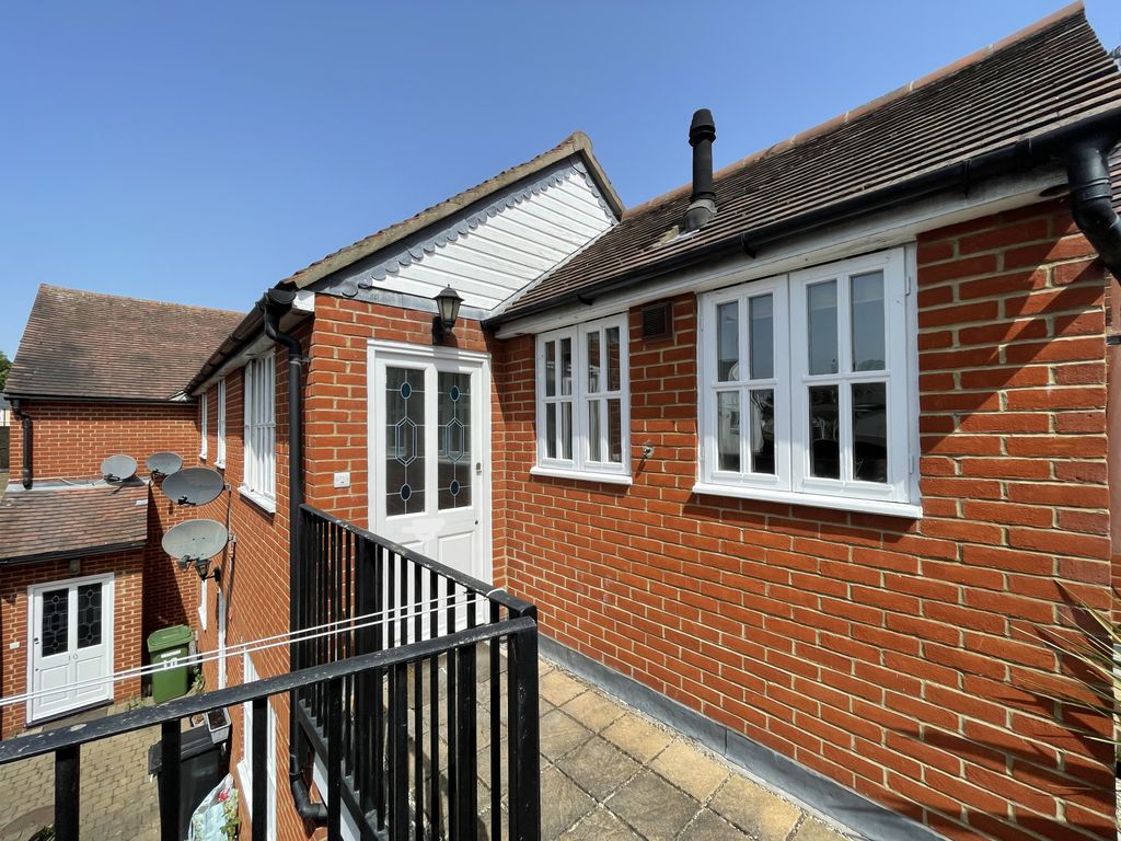 Property photo 1 of 6 George Street, Chelmsford, Essex, CM2 0Ju