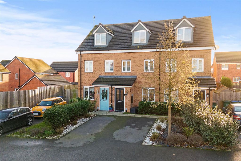 Property photo 1 of 25 20 Greyhound Road (4 Of 32).Jpg