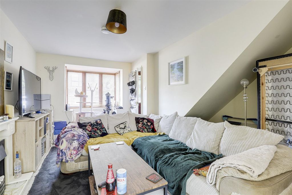 Property photo 2 of 11 9070.Jpg