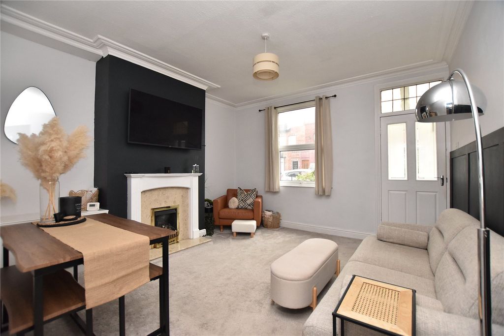 Property photo 2 of 18 Picture No. 25