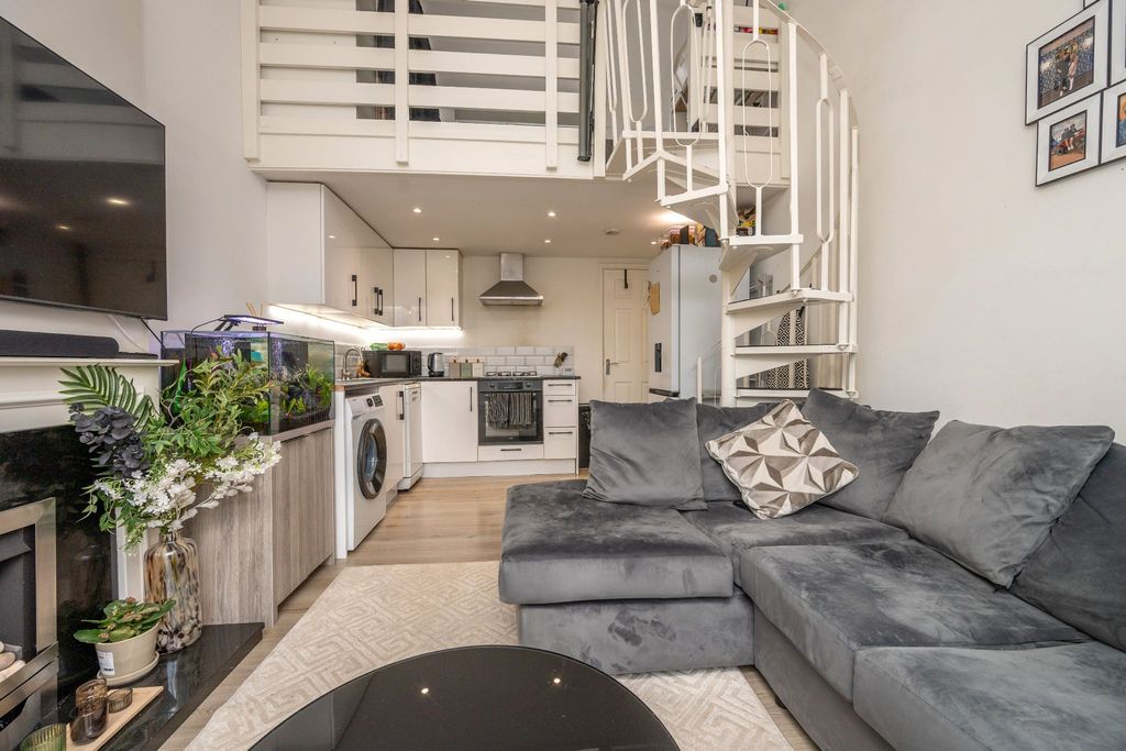 Property photo 3 of 18 Photograph 3