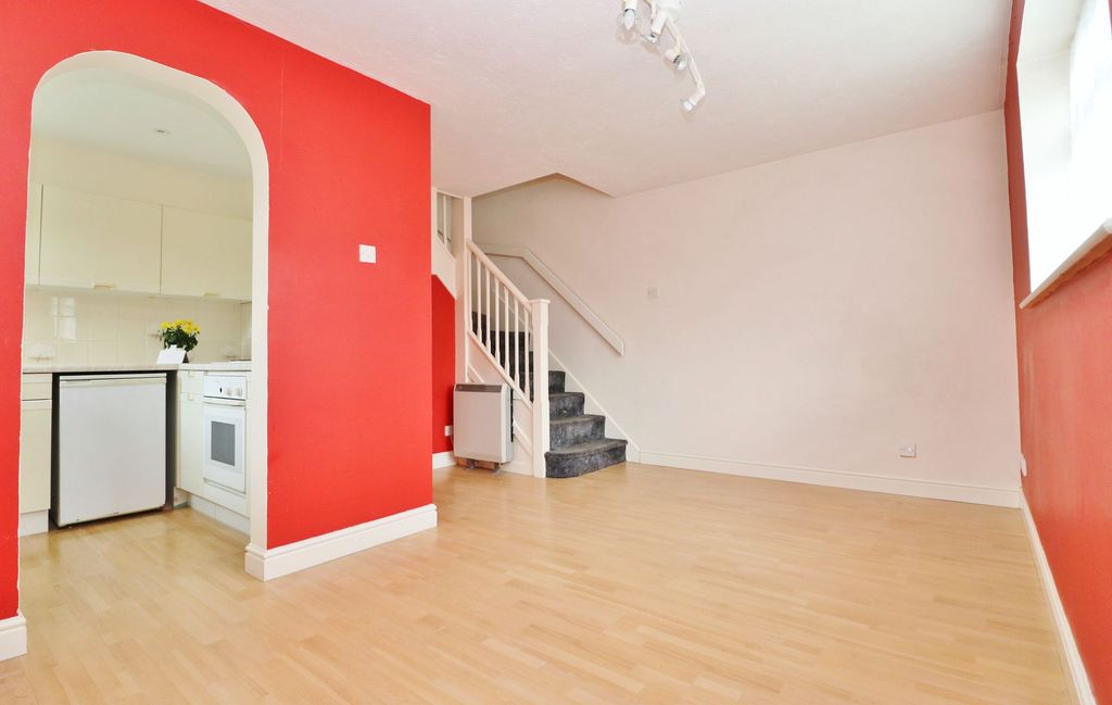 Property photo 2 of 8