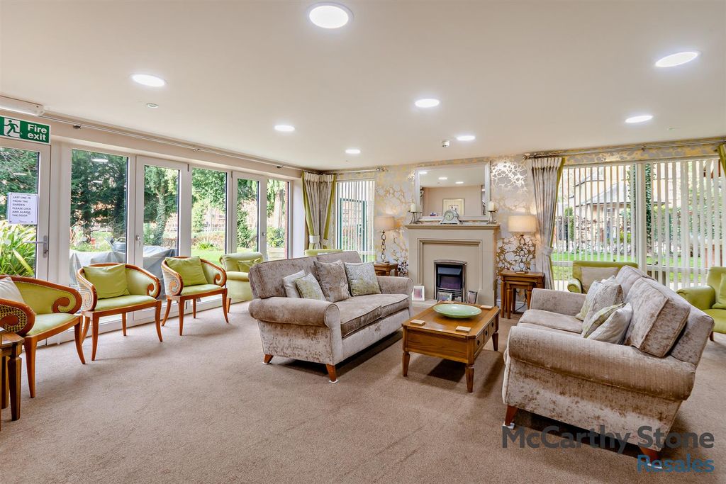 Property photo 3 of 22 8634088-Interior15-800.Jpg