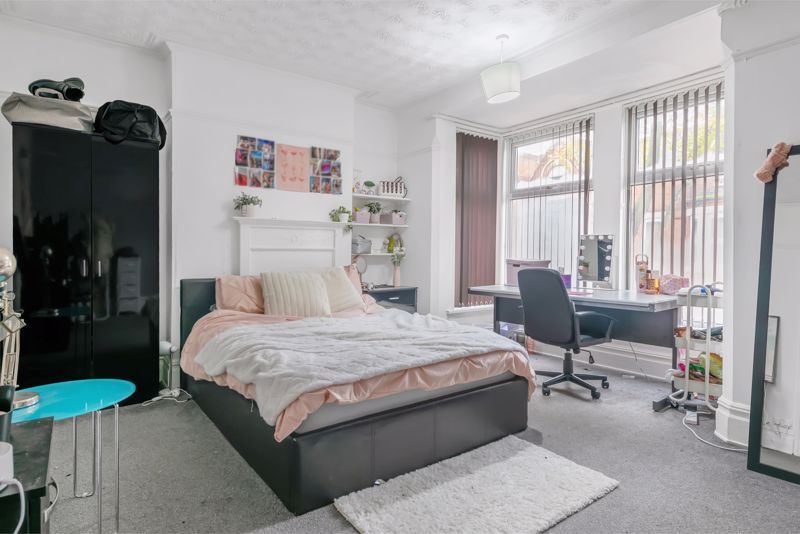 Property photo 3 of 32 Photo 8