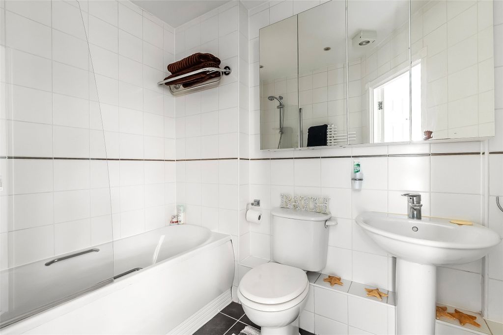 Property photo 3 of 16 En-Suite