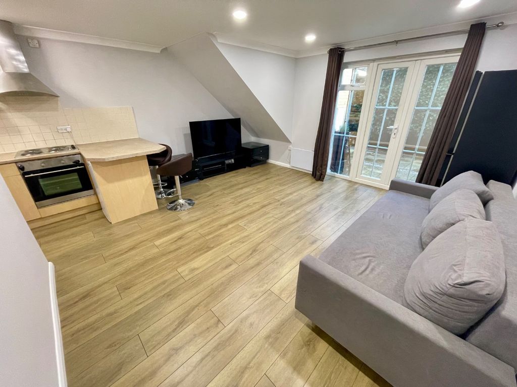 Property photo 2 of 10 4817581